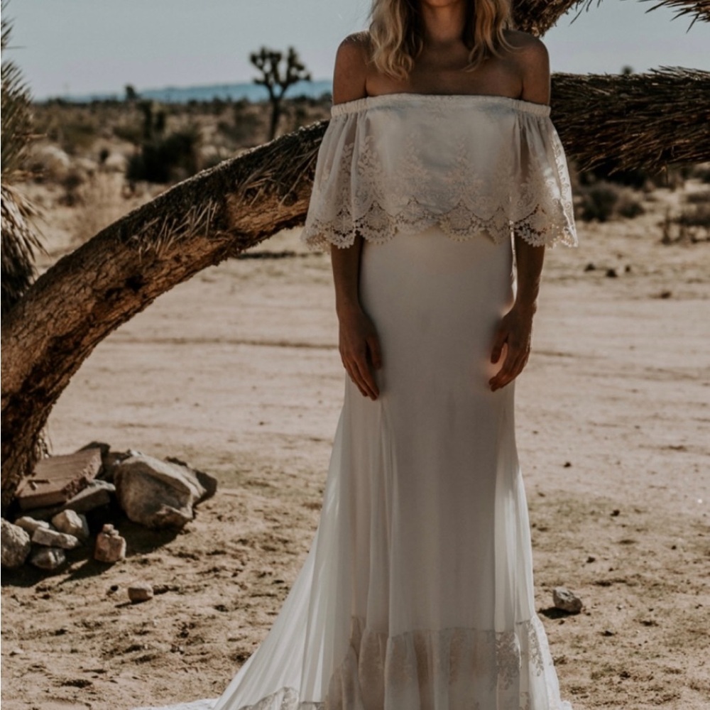 Elegant Off-Shoulder White Lace Dress